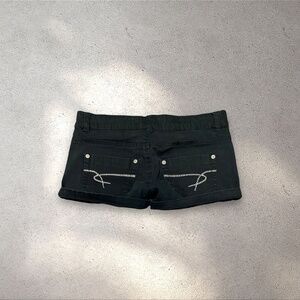 Papaya Low-Mid Black Shorts